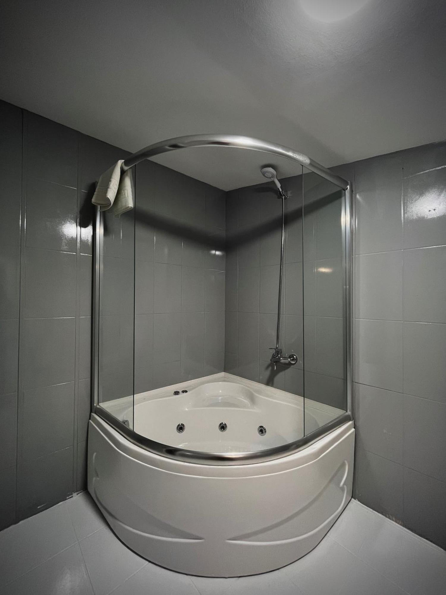 Ardos Park Hotel 4*